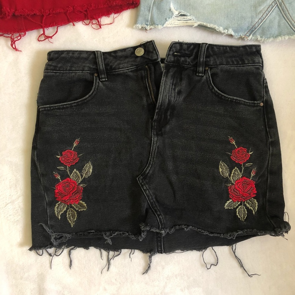 Pacsun Black Skirt w Roses